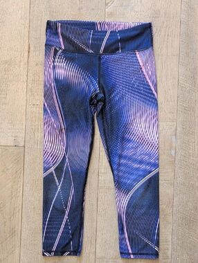 Fabletics XXS Capri Leggings Pink And Purple Print